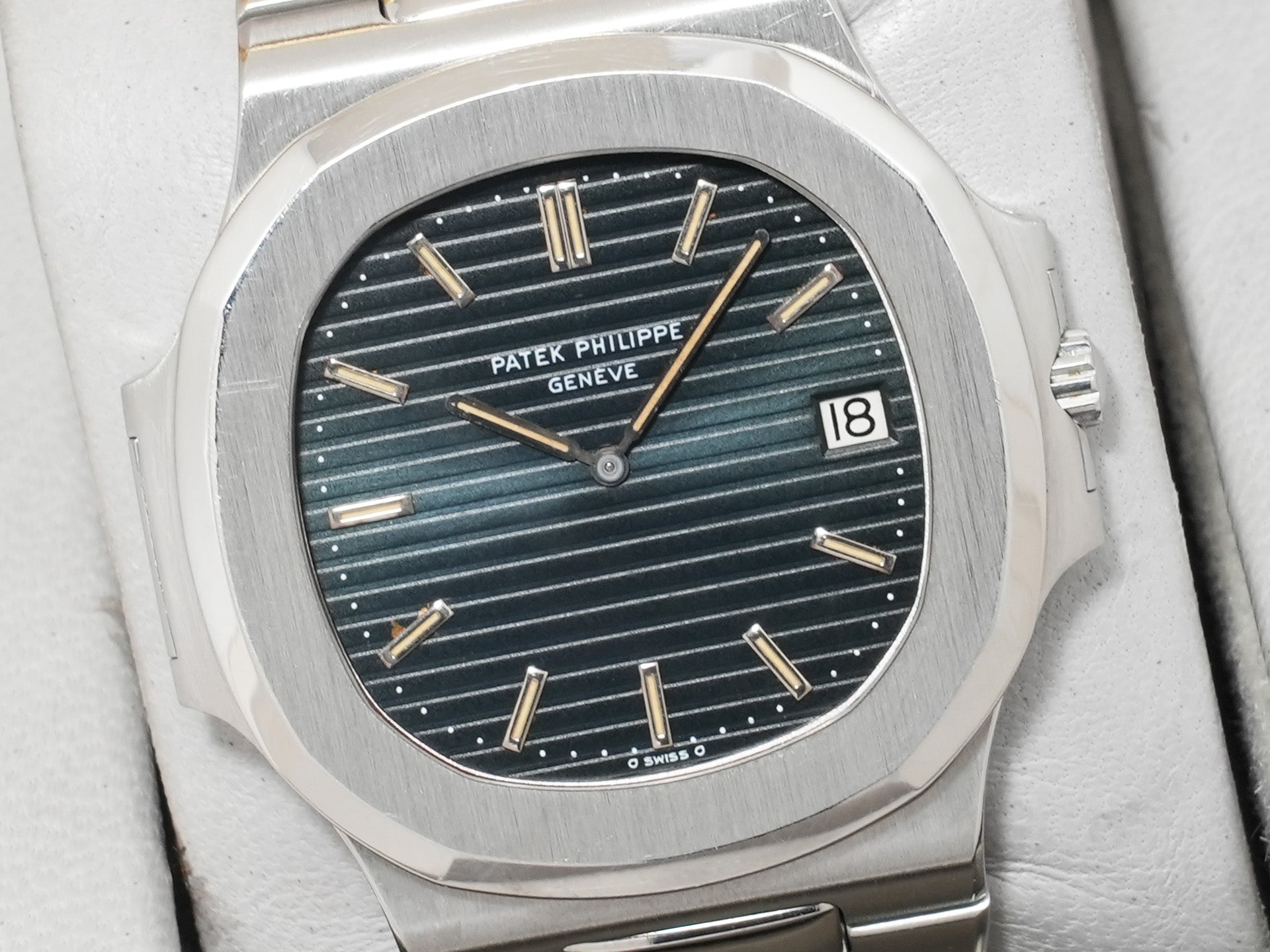 パテックフィリップ ノーチラス Ref.3700/1 ステンレススチール ブルー文字盤 中古 bwrdxqjb