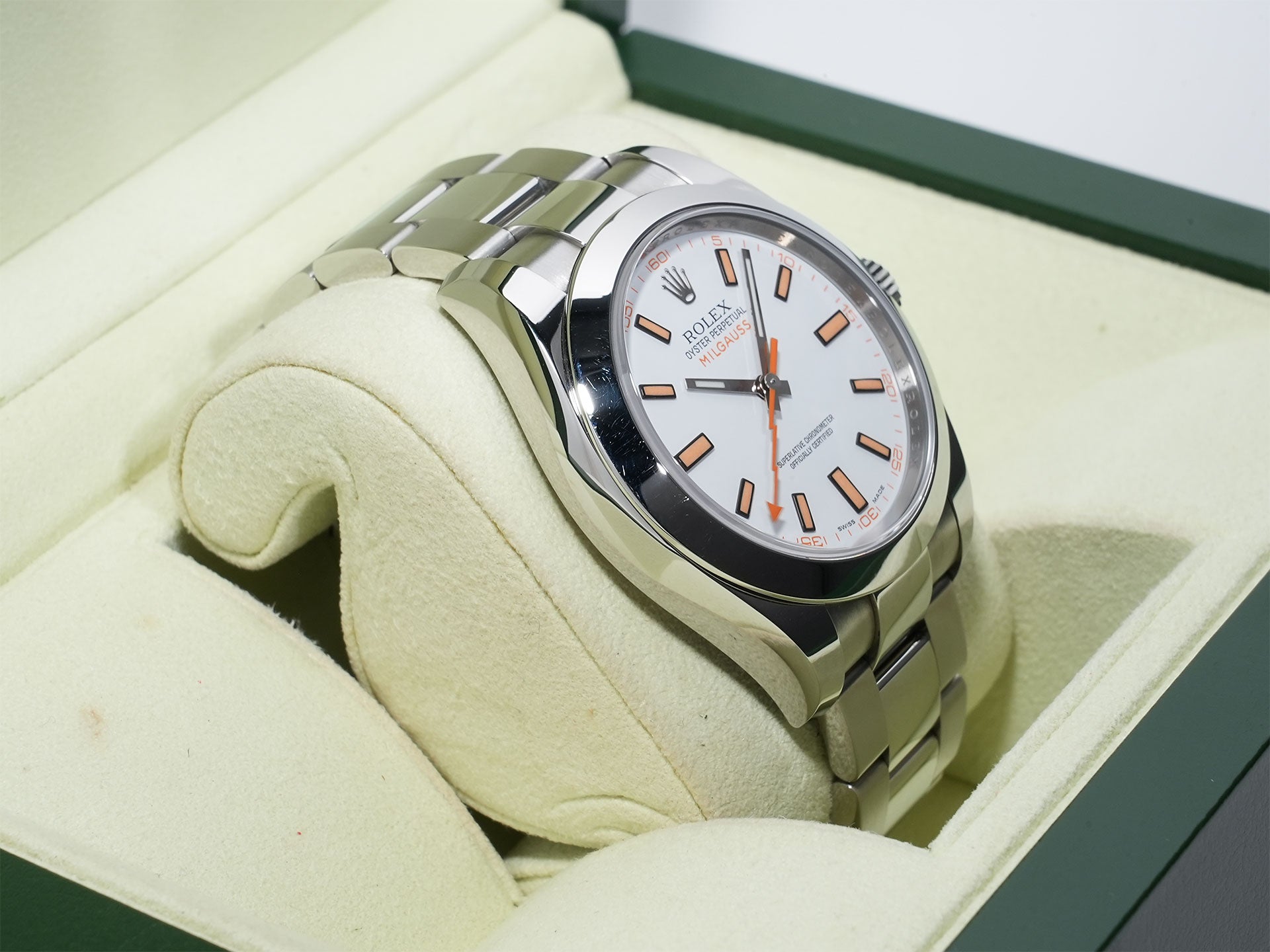 Rolex Milgauss Ref. 116400 Stainless Steel White Dial Excellent Condition Pre-Owned 2muvf7hd