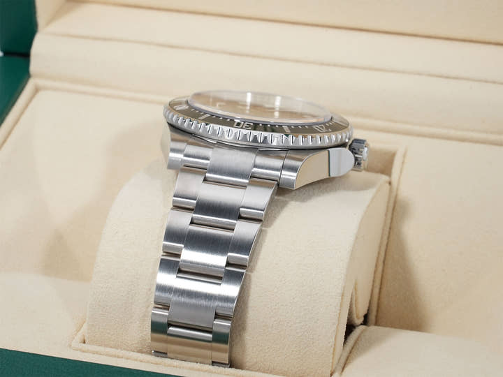 Rolex Sea-Dweller 4000 Ref. 116600 Stainless Steel Black Dial Excellent Condition utpkbmtq