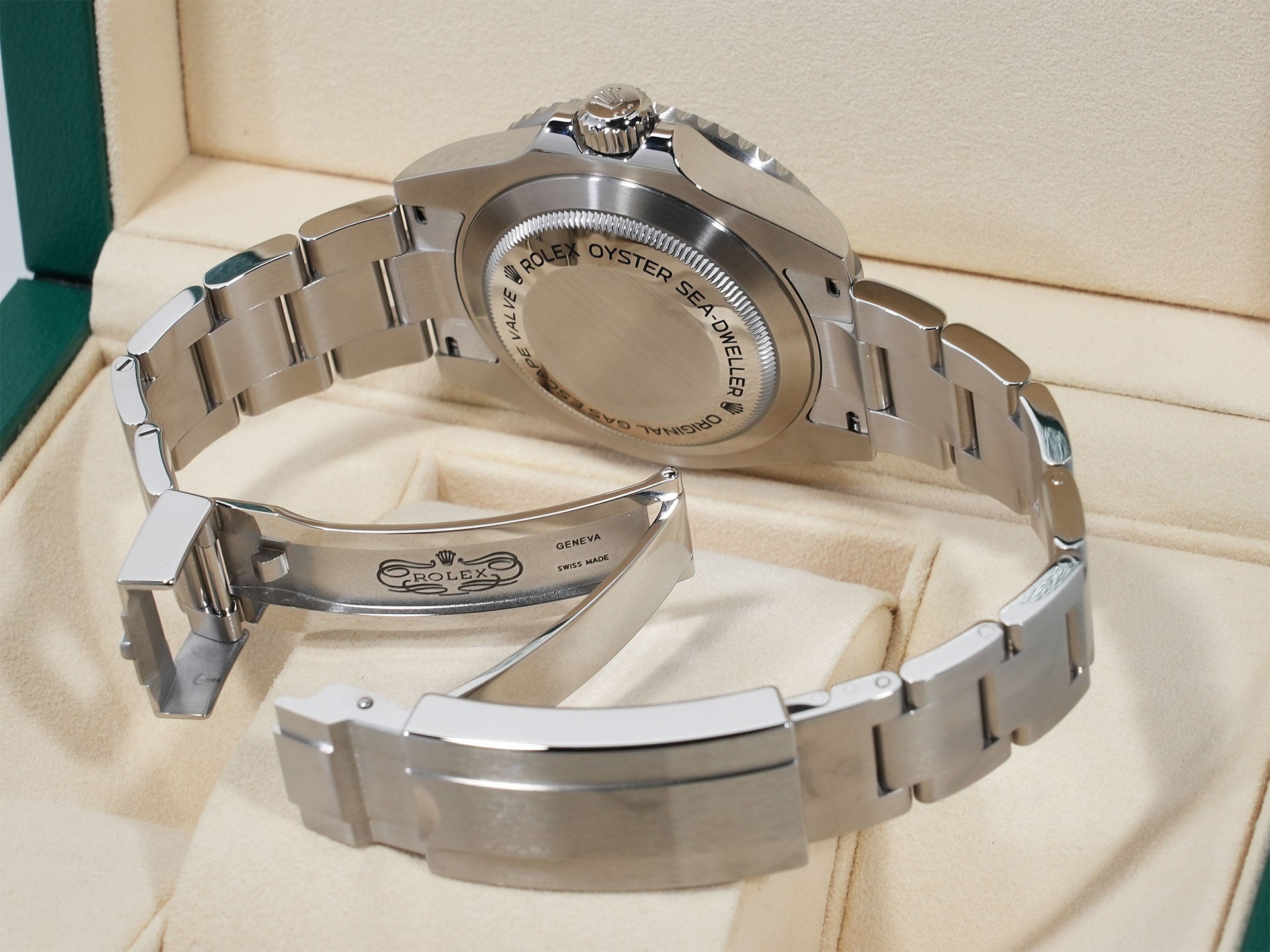 Rolex Sea-Dweller 4000 Ref. 116600 Stainless Steel Black Dial Excellent Condition utpkbmtq