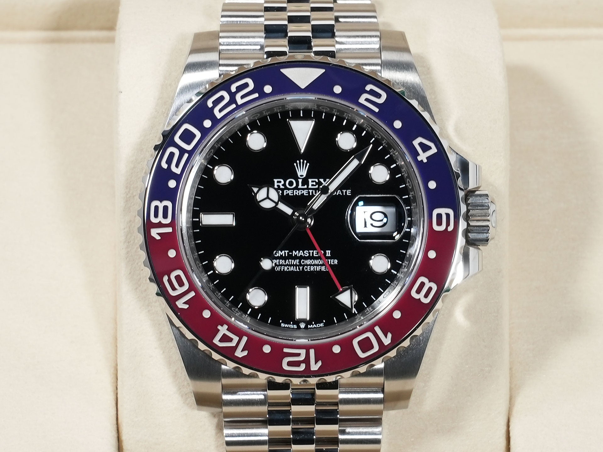 Pre-owned Rolex GMT-Master II Ref. 126710BLRO Stainless Steel with Black Dial and Jubilee Bracelet (CDP4IGFD)