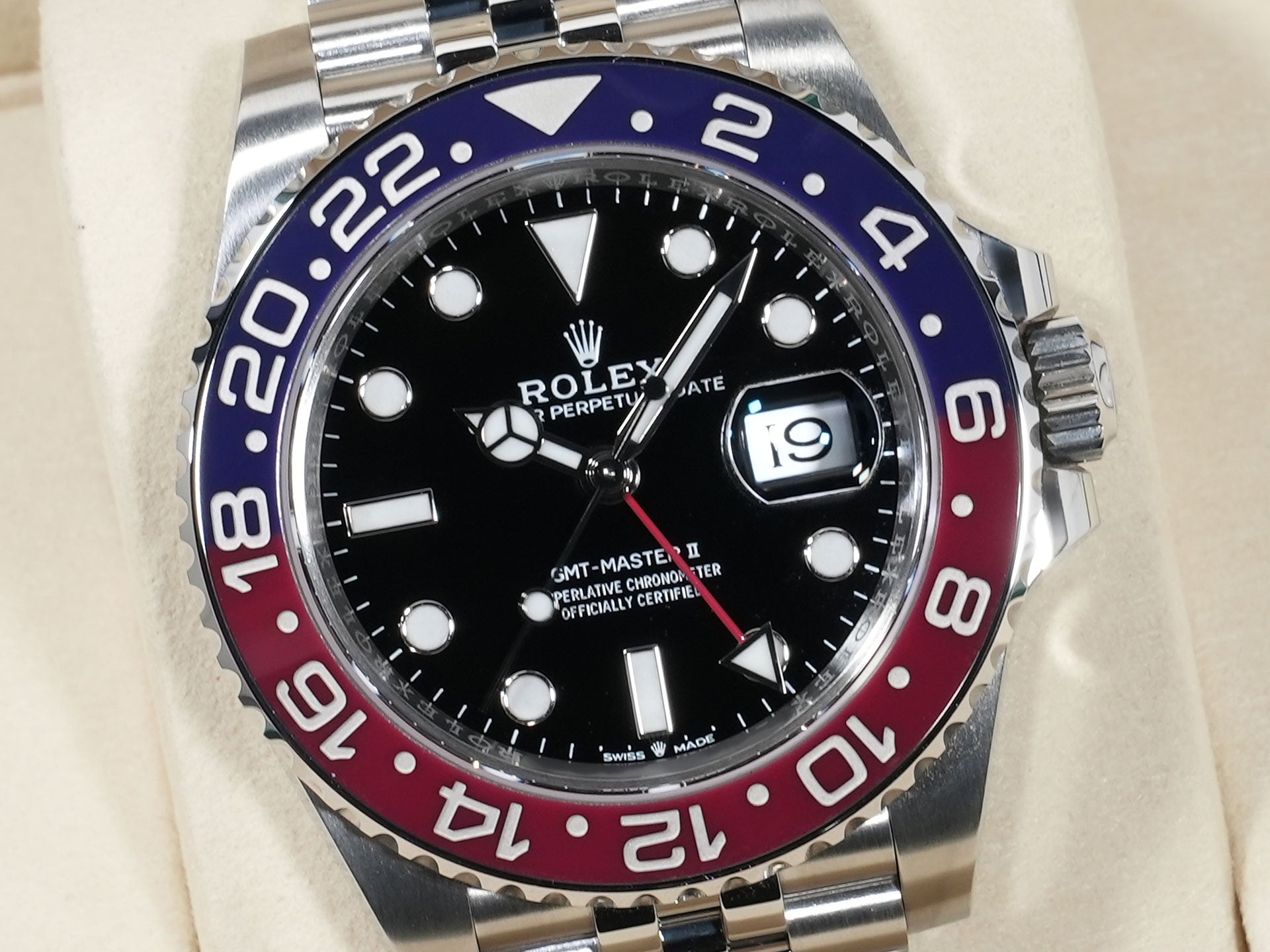 Pre-owned Rolex GMT-Master II Ref. 126710BLRO Stainless Steel with Black Dial and Jubilee Bracelet (CDP4IGFD)