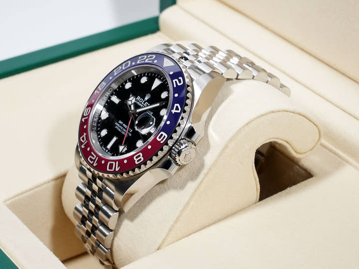Pre-owned Rolex GMT-Master II Ref. 126710BLRO Stainless Steel with Black Dial and Jubilee Bracelet (CDP4IGFD)