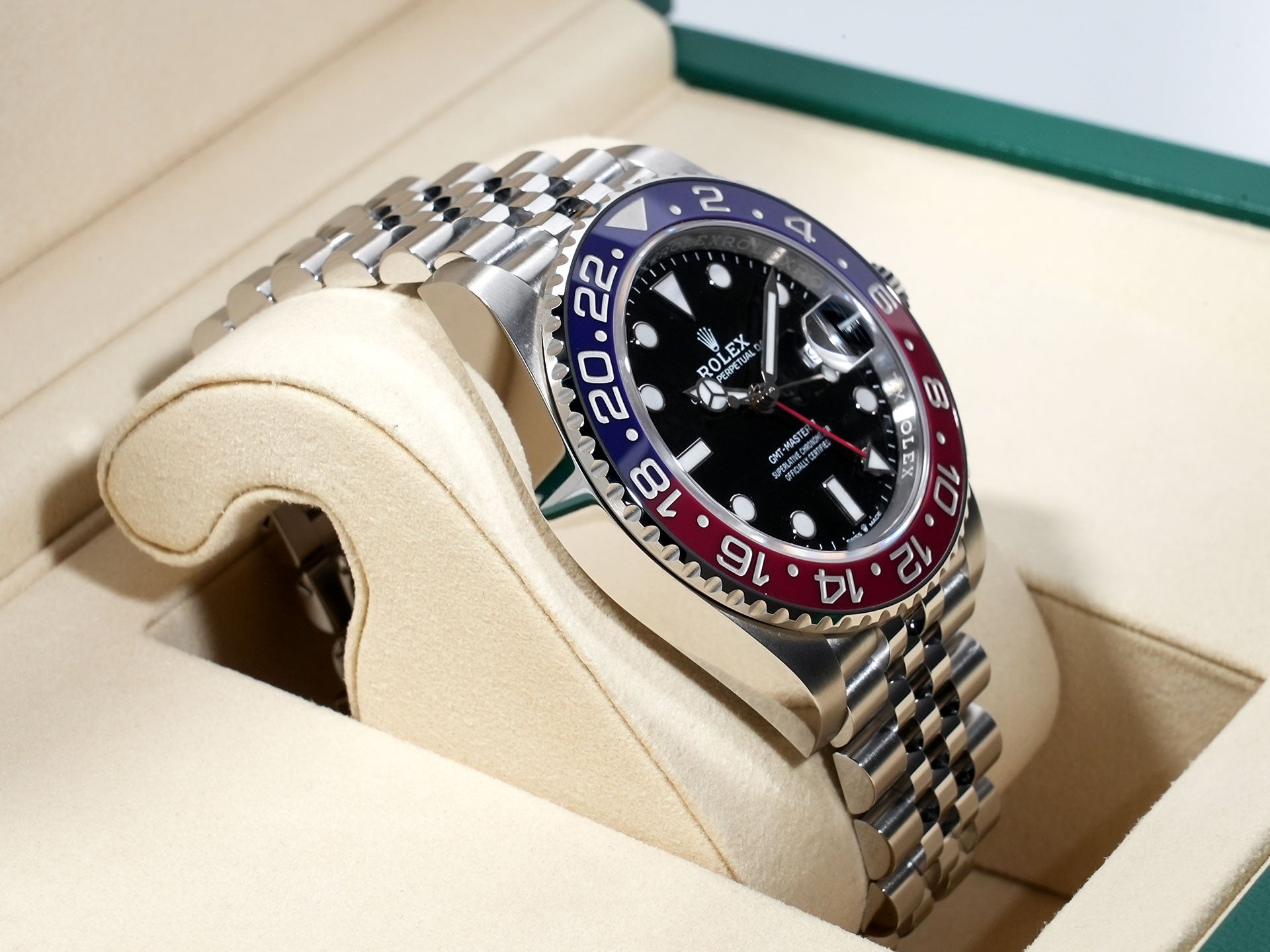 Pre-owned Rolex GMT-Master II Ref. 126710BLRO Stainless Steel with Black Dial and Jubilee Bracelet (CDP4IGFD)