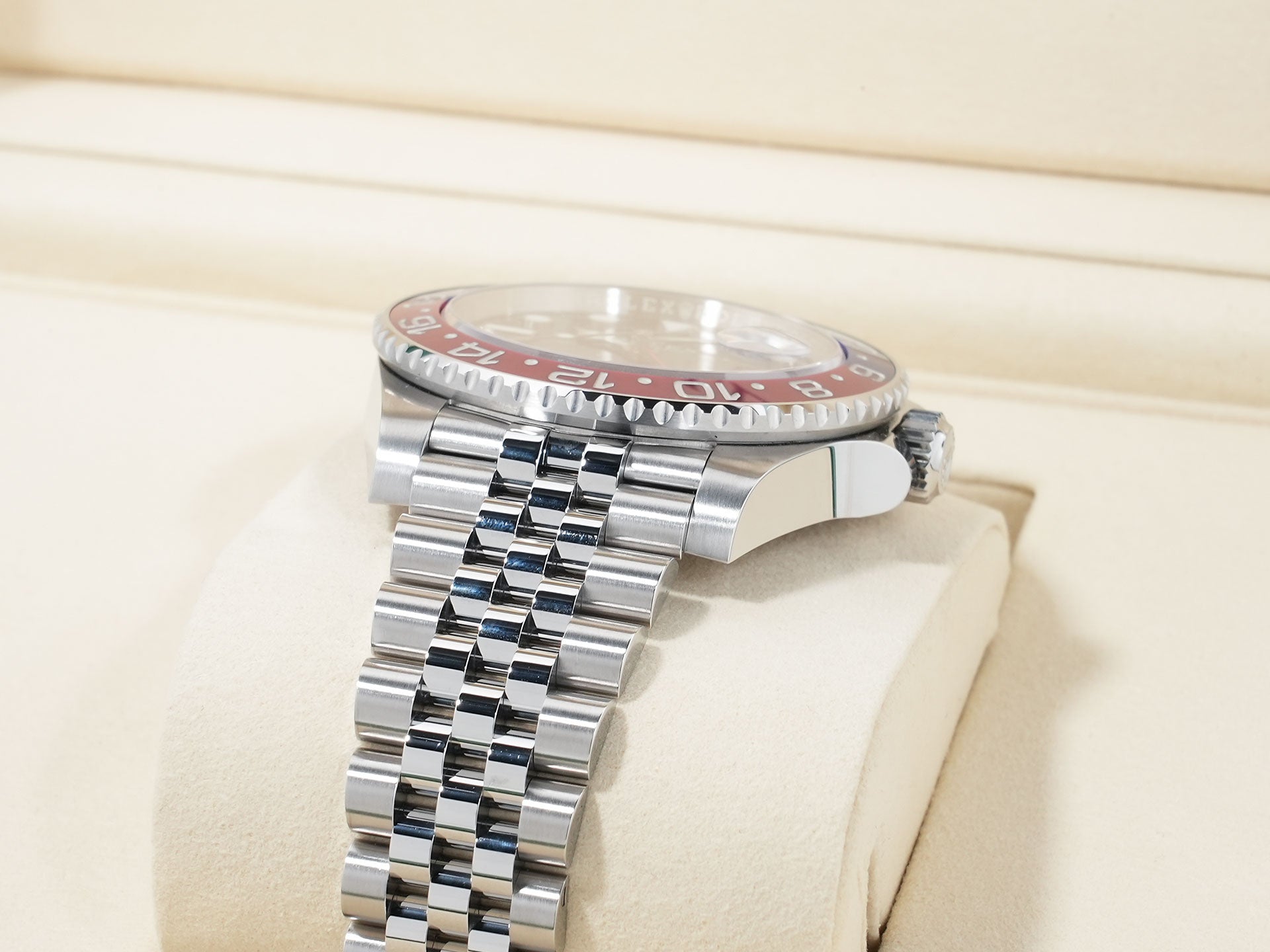 Pre-owned Rolex GMT-Master II Ref. 126710BLRO Stainless Steel with Black Dial and Jubilee Bracelet (CDP4IGFD)