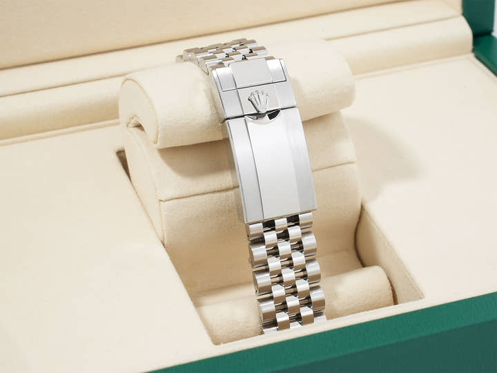 Pre-owned Rolex GMT-Master II Ref. 126710BLRO Stainless Steel with Black Dial and Jubilee Bracelet (CDP4IGFD)