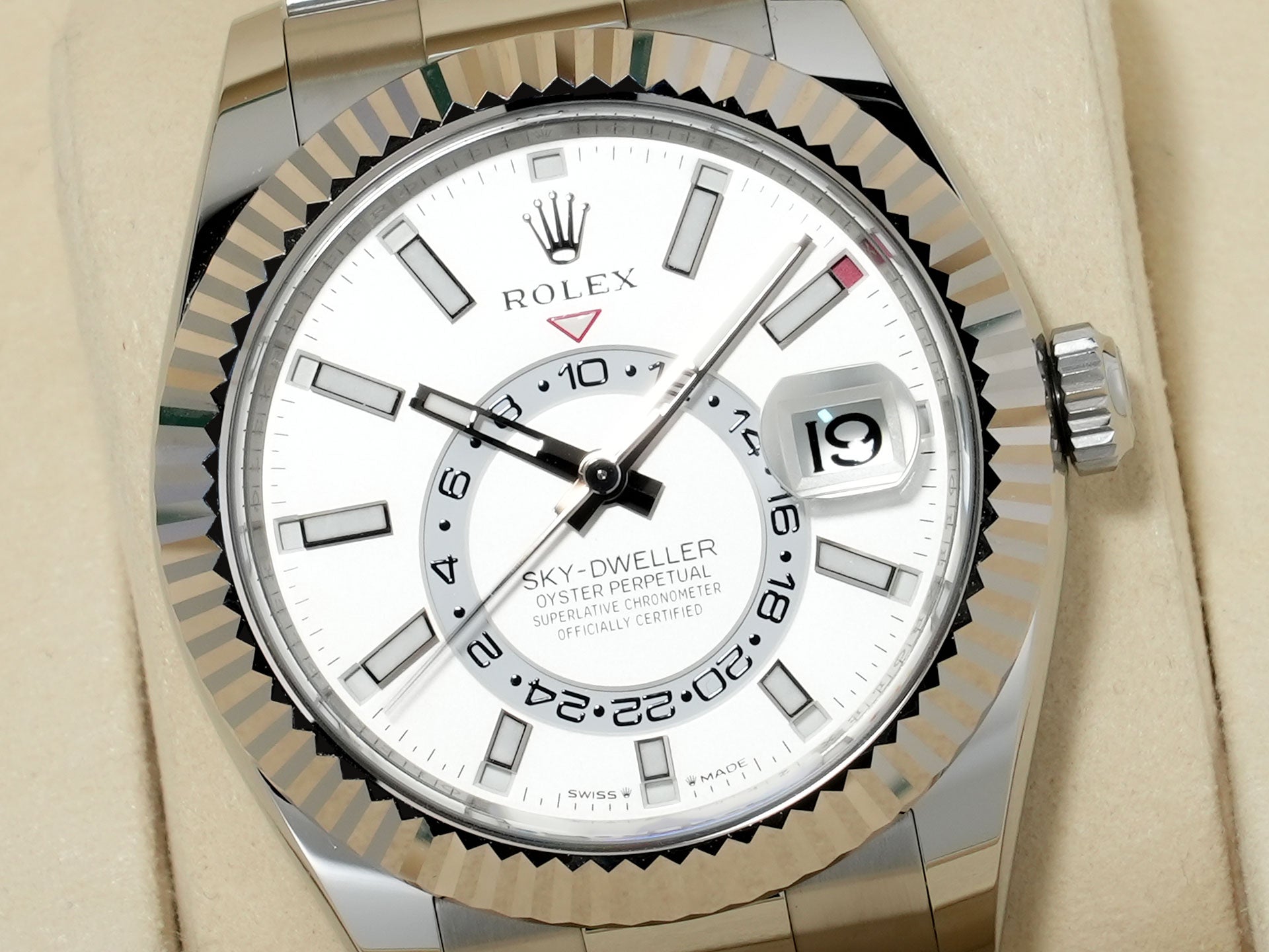 Rolex Sky-Dweller Ref. 336934 Stainless Steel/White Gold White Dial Oyster Bracelet Unused 7rm3vtuf