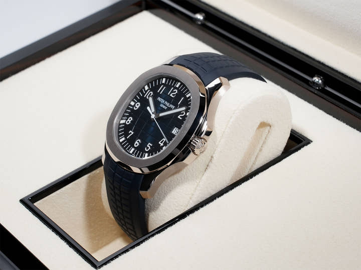 Patek Philippe Aquanaut Ref. 5168G-001 White Gold Midnight Blue Dial Unused r5ez6uz4