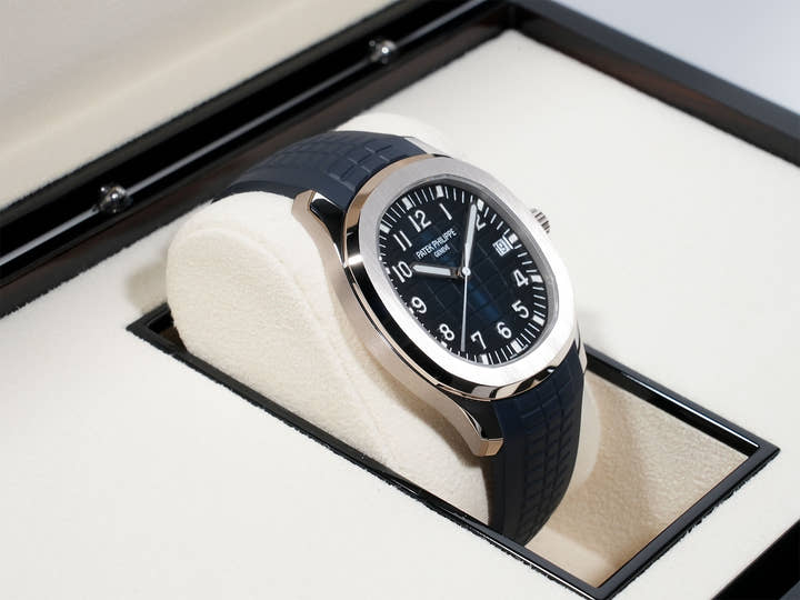 Patek Philippe Aquanaut Ref. 5168G-001 White Gold Midnight Blue Dial Unused r5ez6uz4