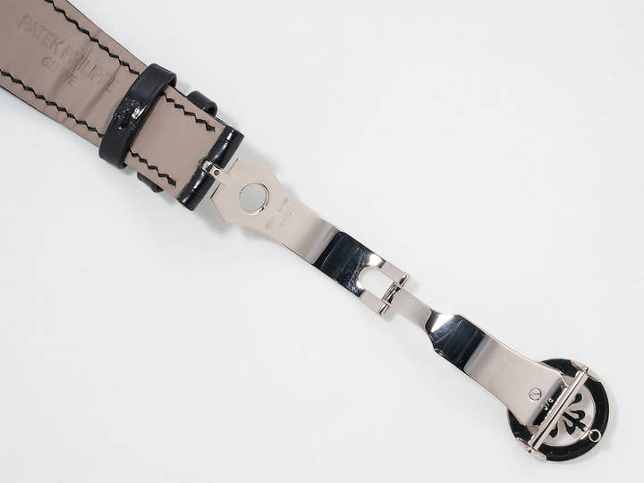 Patek Philippe Calatrava Ref. 6006G-001 White Gold Black Dial Unused 7dd9iwbm