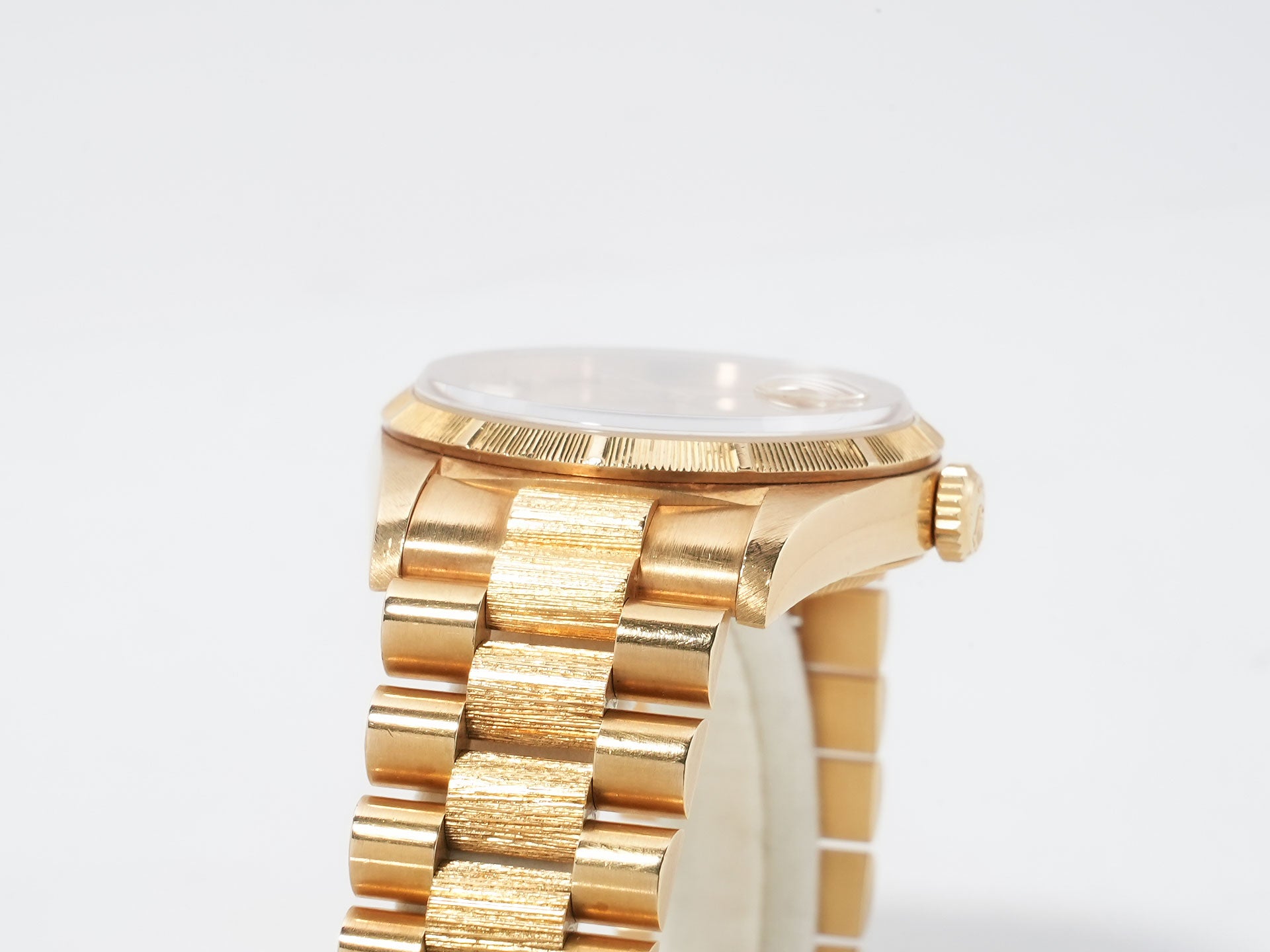 Rolex Day-Date Ref. 18248A Yellow Gold with Champagne Gold Dial, Pre-owned (w8fcggyj)