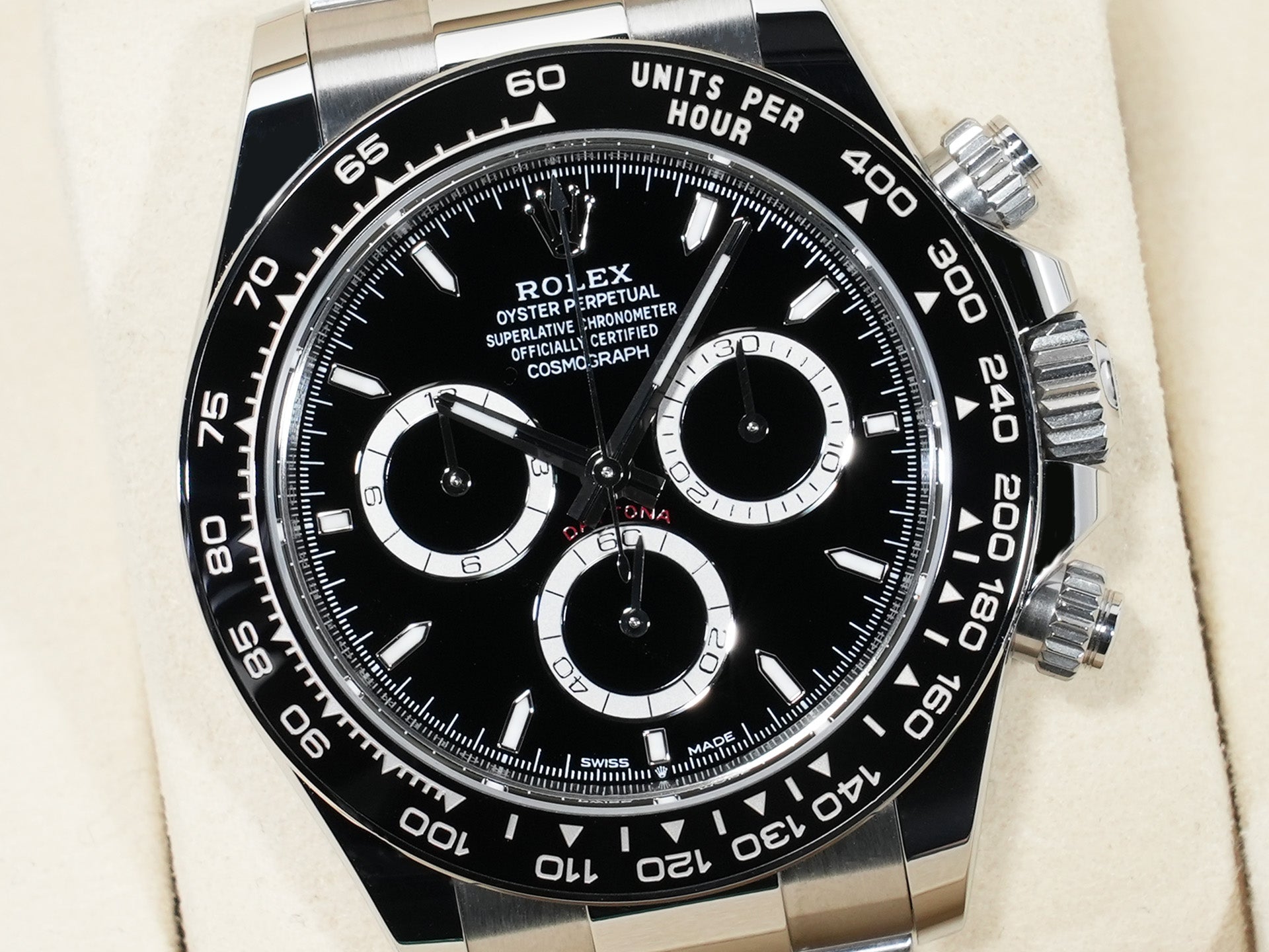 Rolex Daytona Ref. 126500LN Stainless Steel Black Dial Excellent Condition Pre-Owned 7nibmo4k