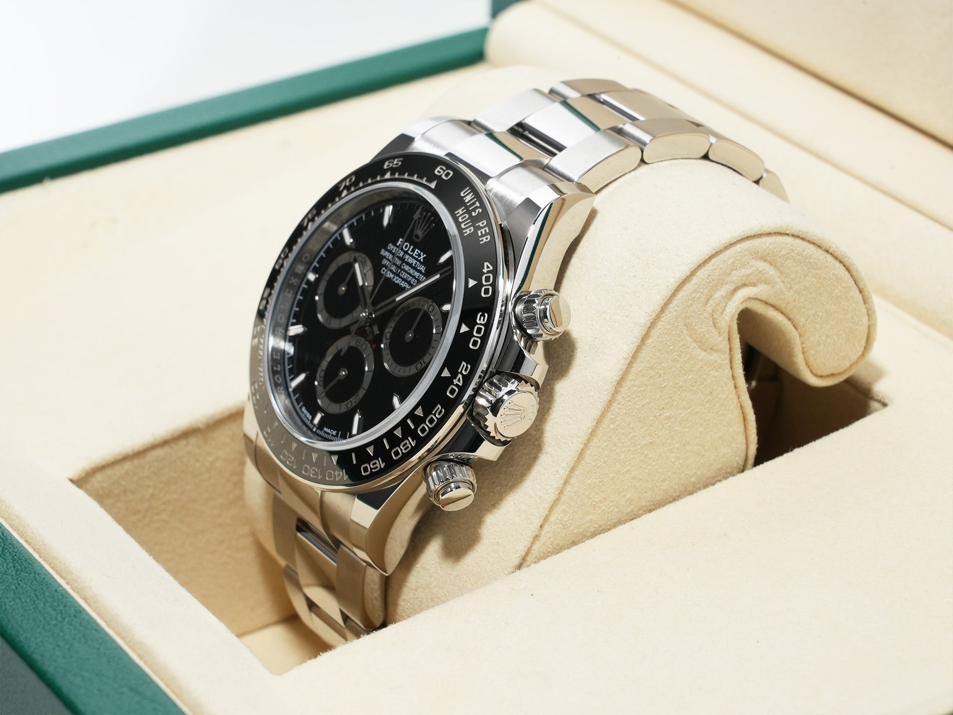 Rolex Daytona Ref. 126500LN Stainless Steel Black Dial Excellent Condition Pre-Owned 7nibmo4k