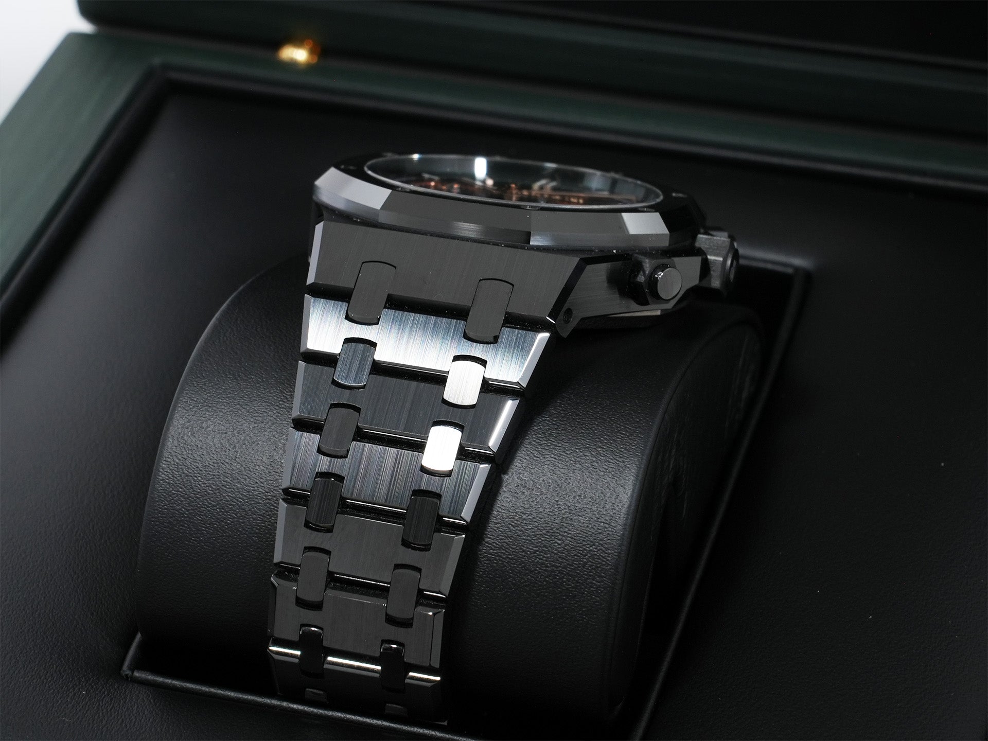 Audemars Piguet Royal Oak Chronograph Ref. 26240CE.OO.1225CE.02 Black Ceramic Black Dial Excellent Condition 4vf3kh3s