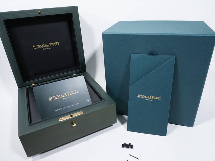 Audemars Piguet Royal Oak Chronograph Ref. 26240CE.OO.1225CE.02 Black Ceramic Black Dial Excellent Condition 4vf3kh3s