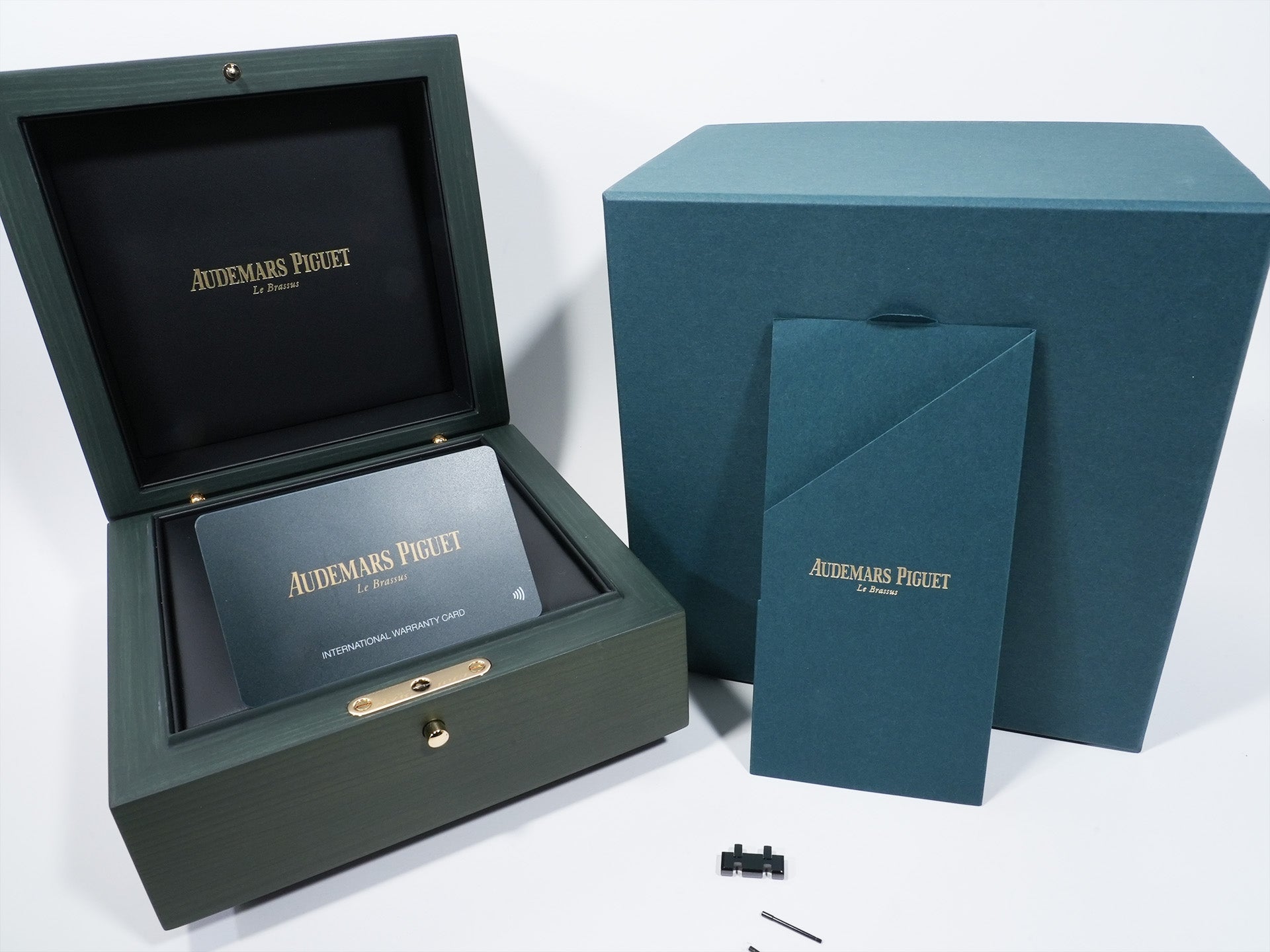 Audemars Piguet Royal Oak Chronograph Ref. 26240CE.OO.1225CE.02 Black Ceramic Black Dial Excellent Condition 4vf3kh3s