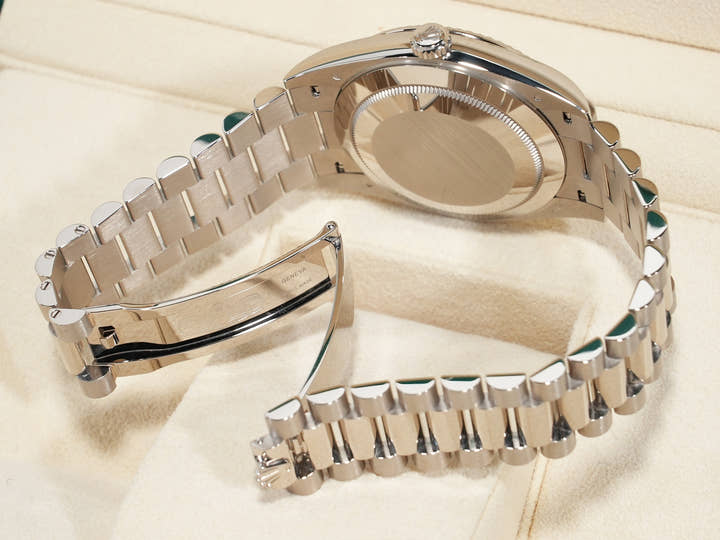 ロレックス デイデイト40 Ref.228239 ホワイトゴールド パヴェダイヤモンド文字盤 未使用 7epn2ot5