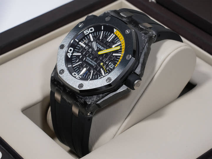 Audemars Piguet Royal Oak Offshore Diver Ref. 15706AU.OO.A002CA.01 Carbon Black Dial Pre-owned hbysx25g