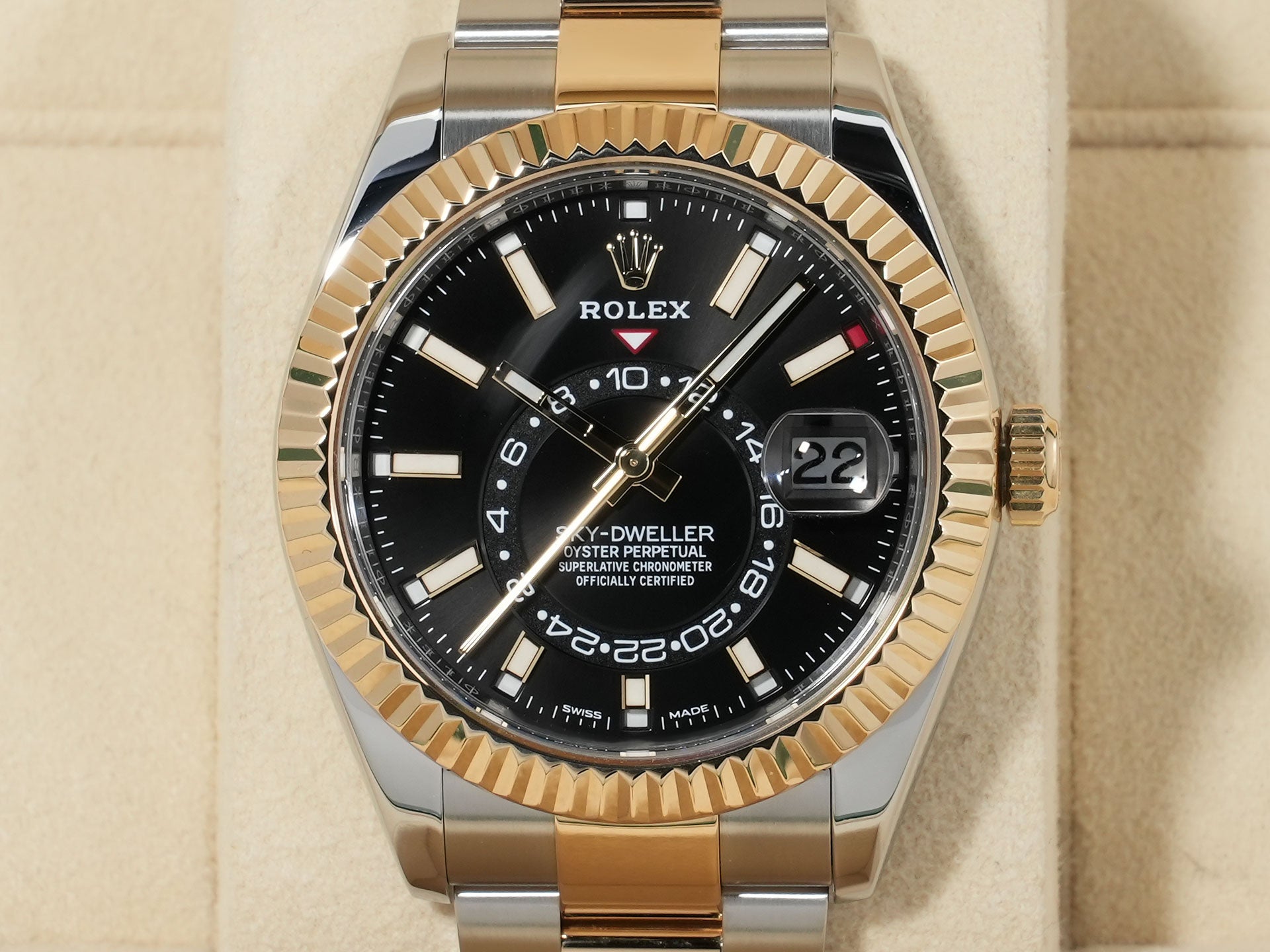 ロレックス スカイドゥエラー Ref.326933 ステンレススチール/イエローゴールド ブラック文字盤 オイスターブレスレット 美中古 jku8t4bd