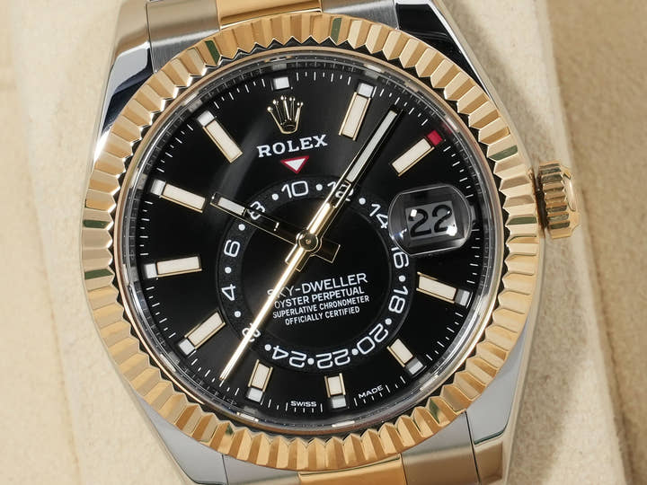 ロレックス スカイドゥエラー Ref.326933 ステンレススチール/イエローゴールド ブラック文字盤 オイスターブレスレット 美中古 jku8t4bd