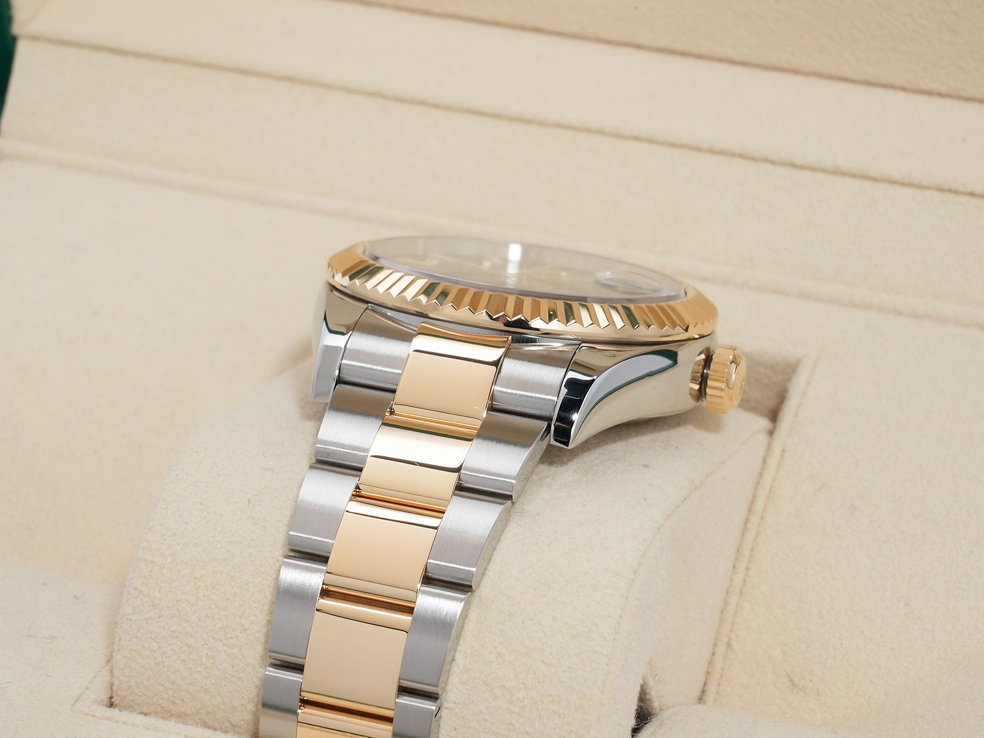 ロレックス スカイドゥエラー Ref.326933 ステンレススチール/イエローゴールド ブラック文字盤 オイスターブレスレット 美中古 jku8t4bd