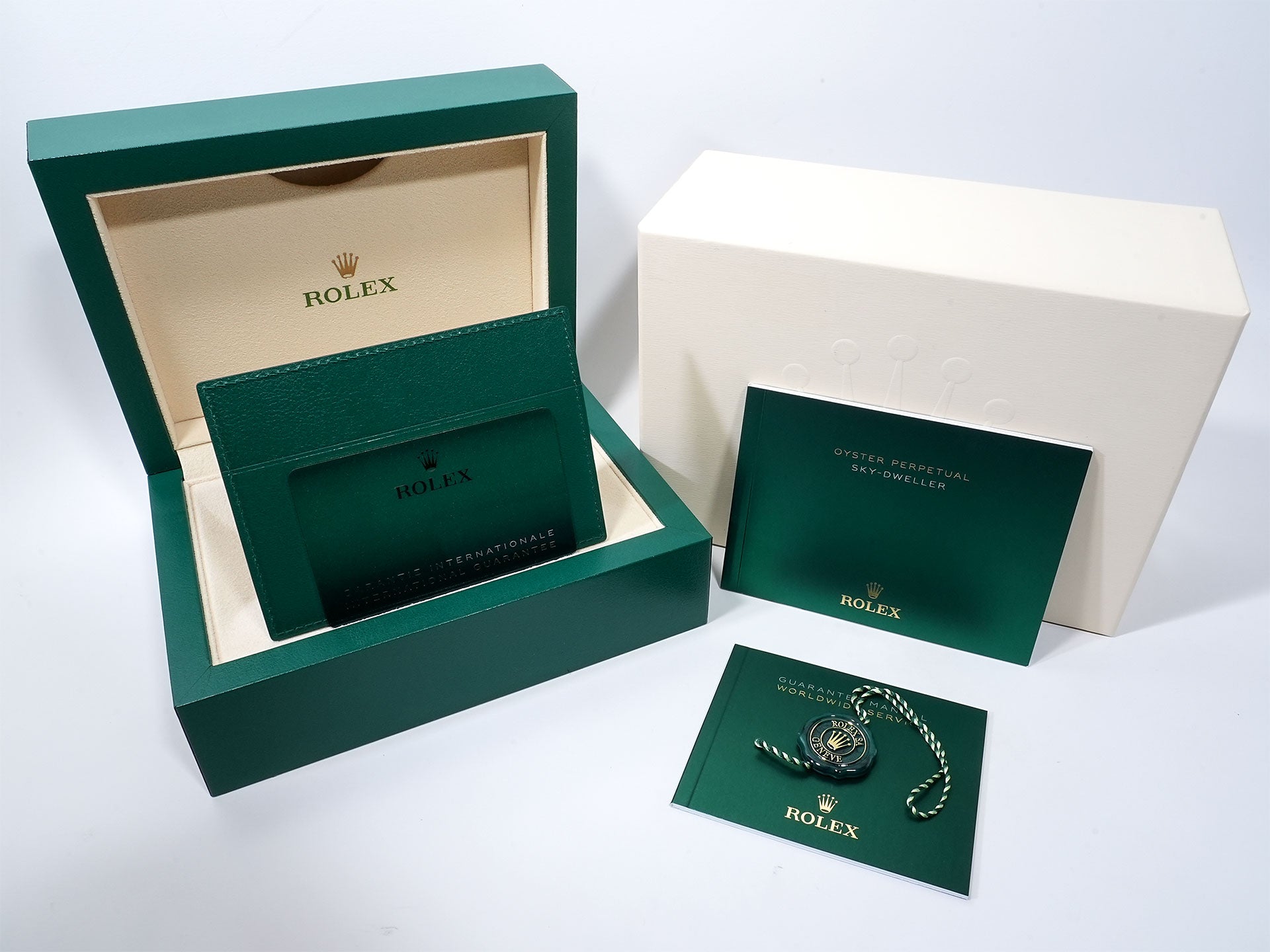 ロレックス スカイドゥエラー Ref.326933 ステンレススチール/イエローゴールド ブラック文字盤 オイスターブレスレット 美中古 jku8t4bd