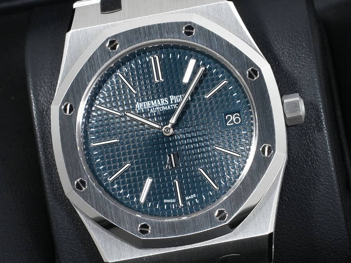 Audemars Piguet Royal Oak Extra-Thin Ref. 15202ST.OO.1240ST.01.A Stainless Steel Blue Dial Excellent Condition spd25s7e
