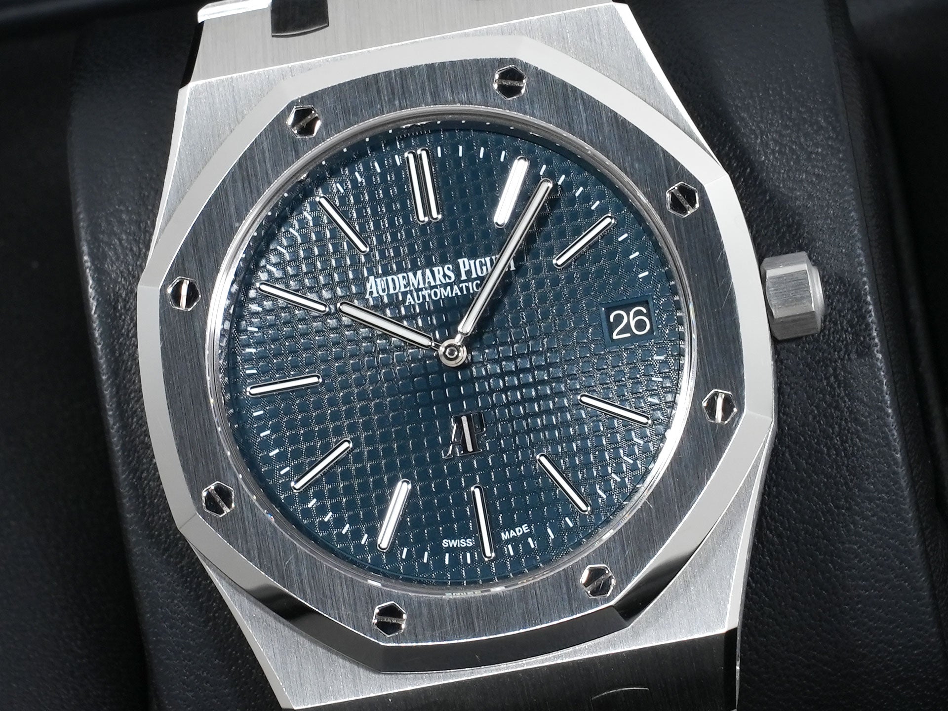 Audemars Piguet Royal Oak Extra-Thin Ref. 15202ST.OO.1240ST.01.A Stainless Steel Blue Dial Excellent Condition spd25s7e