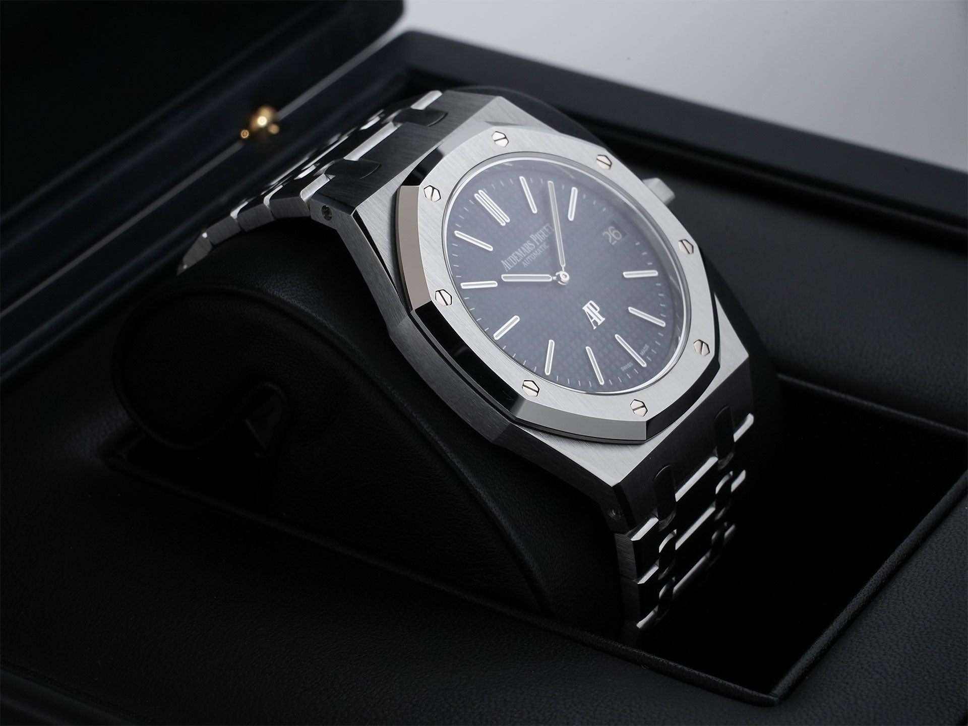 Audemars Piguet Royal Oak Extra-Thin Ref. 15202ST.OO.1240ST.01.A Stainless Steel Blue Dial Excellent Condition spd25s7e