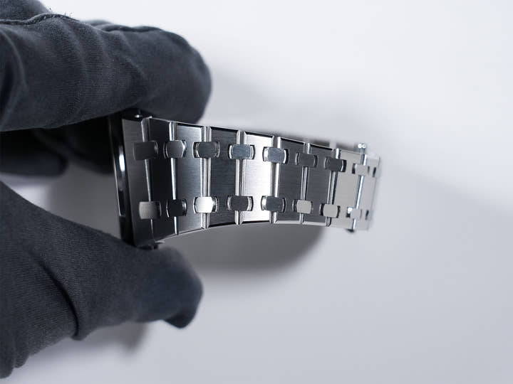 Audemars Piguet Royal Oak Extra-Thin Ref. 15202ST.OO.1240ST.01.A Stainless Steel Blue Dial Excellent Condition spd25s7e