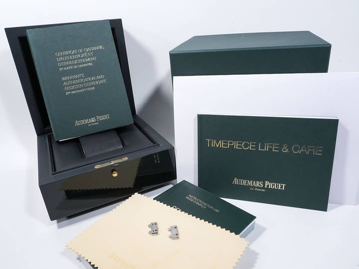 Audemars Piguet Royal Oak Extra-Thin Ref. 15202ST.OO.1240ST.01.A Stainless Steel Blue Dial Excellent Condition spd25s7e