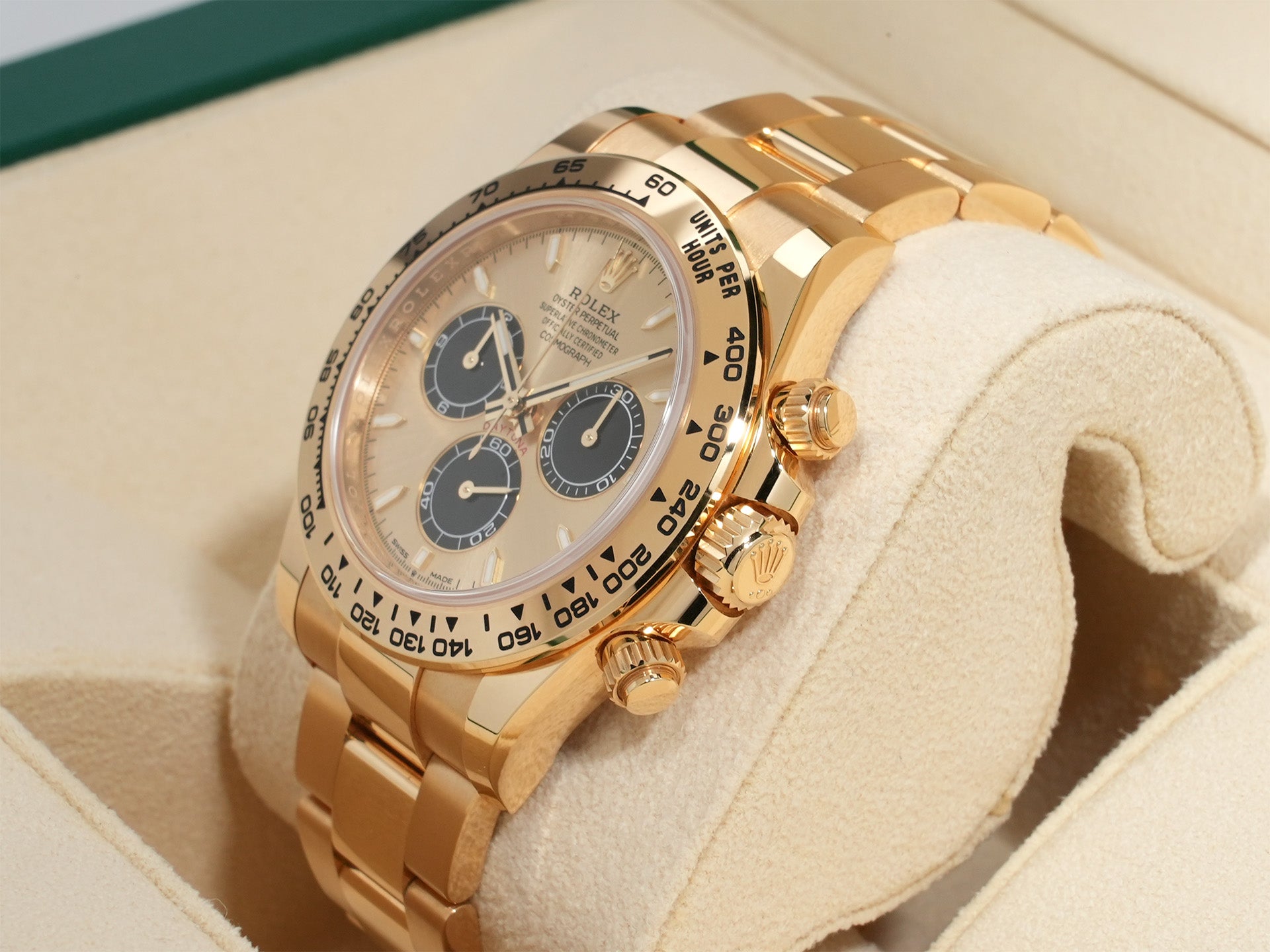 Rolex Daytona Ref. 126508 Yellow Gold with Golden and Bright Black Dial, Excellent Condition, 86u2ao35