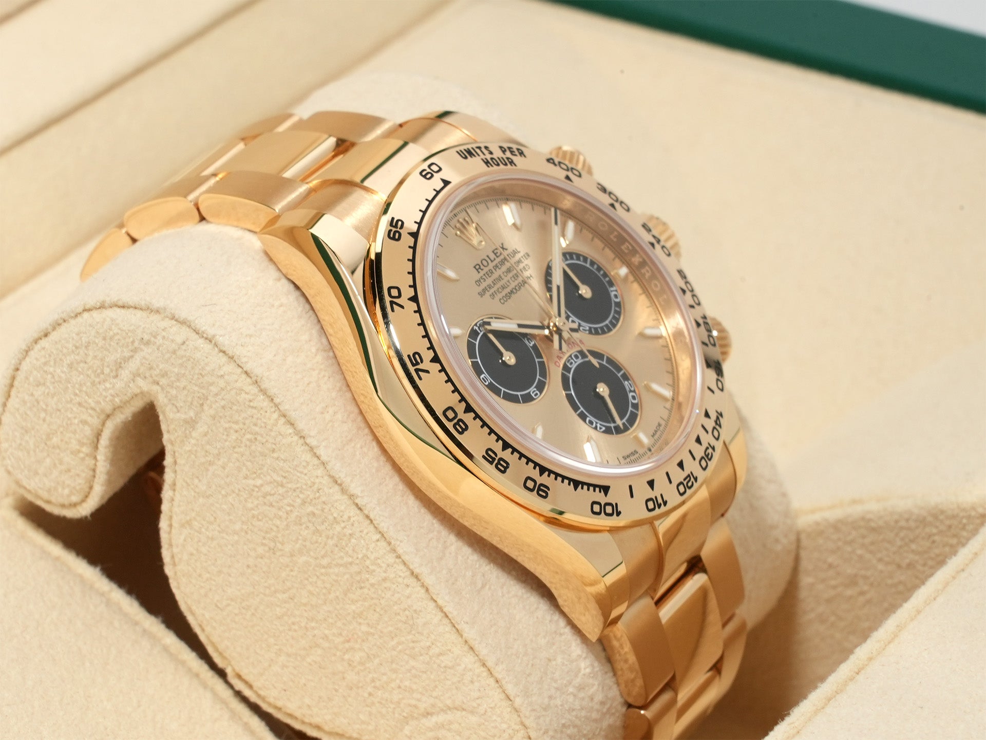 Rolex Daytona Ref. 126508 Yellow Gold with Golden and Bright Black Dial, Excellent Condition, 86u2ao35