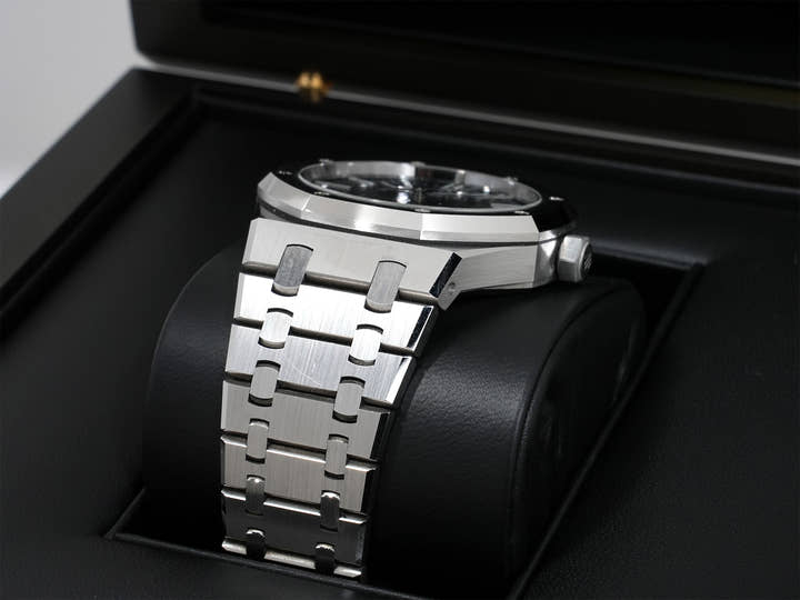 Audemars Piguet Royal Oak Ref. 15510ST.OO.1320ST.09 Stainless Steel Khaki Green Dial Pre-owned tiytigjv