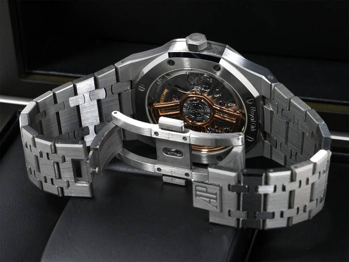 Audemars Piguet Royal Oak Ref. 15510ST.OO.1320ST.09 Stainless Steel Khaki Green Dial Pre-owned tiytigjv