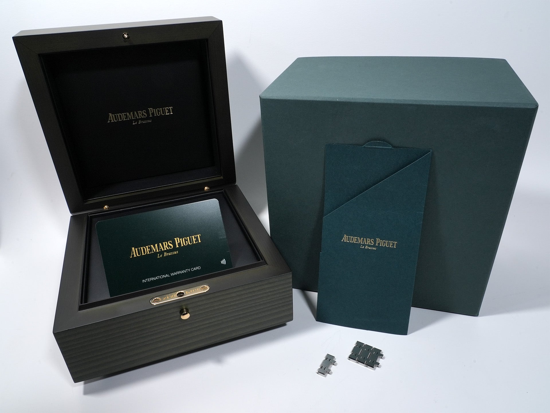 Audemars Piguet Royal Oak Ref. 15510ST.OO.1320ST.09 Stainless Steel Khaki Green Dial Pre-owned tiytigjv