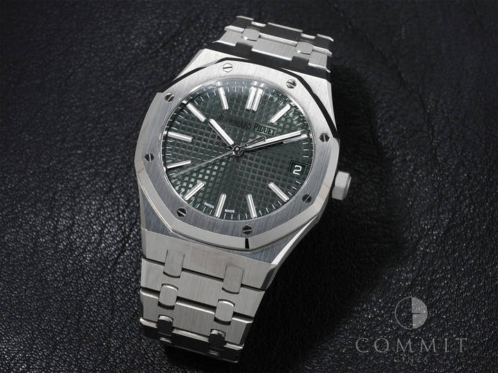 Audemars Piguet Royal Oak Ref. 15510ST.OO.1320ST.09 Stainless Steel Khaki Green Dial Pre-owned tiytigjv