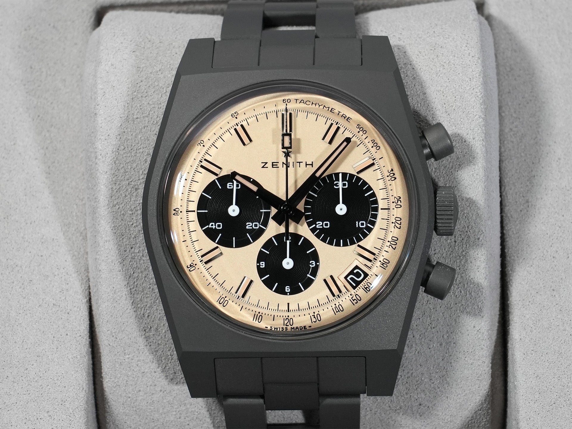 ゼニス クロノマスター リバイバル 次元大介エディション Ref.97.L384.400/04.M384 チタン ベージュ文字盤 未使用 9mamv896