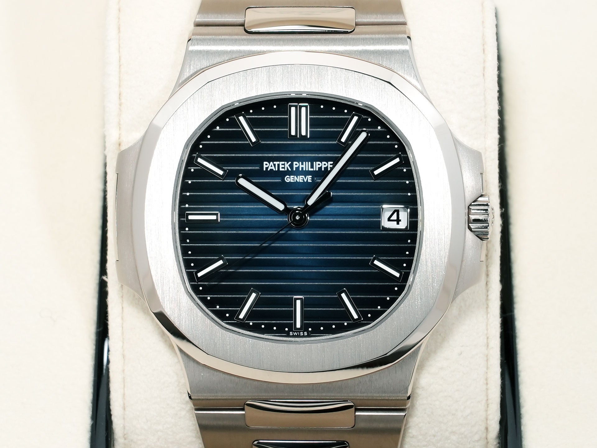 パテックフィリップ ノーチラス Ref.5811/1G-001 ホワイトゴールド ブルー・ソレイユ文字盤 美品 caqjnans