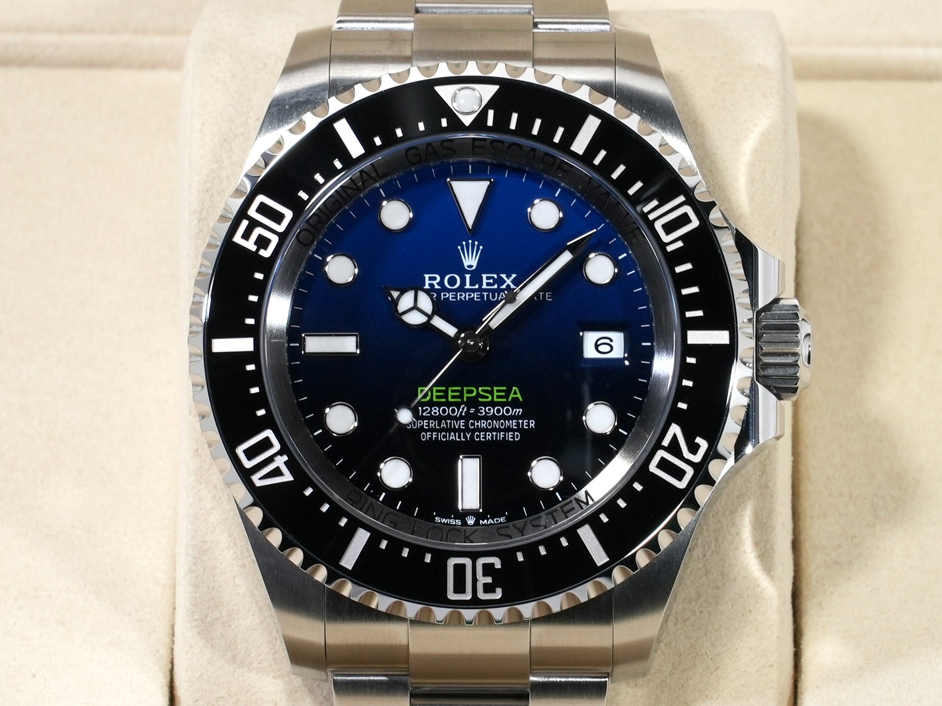 Rolex Sea-Dweller Deepsea Ref. 136660 Stainless Steel D-Blue Dial Unused x4ffkeug