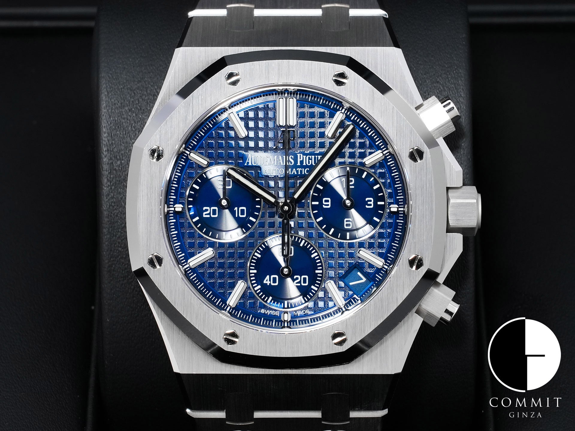 Audemars Piguet Royal Oak Chronograph Ref. 26239BC.OO.1220BC.01 White Gold Blue Dial Excellent Condition vx4d5jar