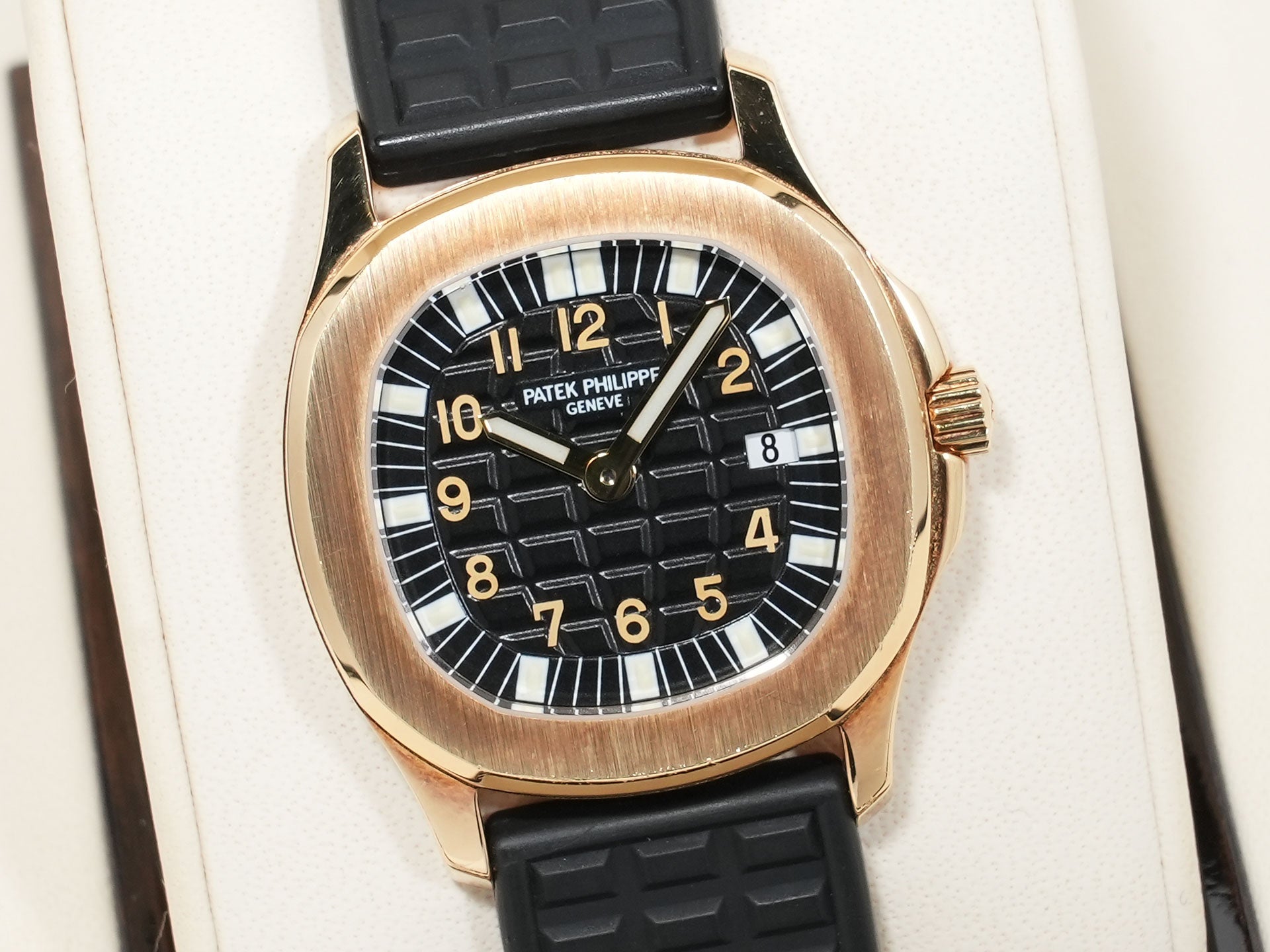 パテックフィリップ アクアノート Ref.4960J イエローゴールド ブラック文字盤 中古 dkzm4mip