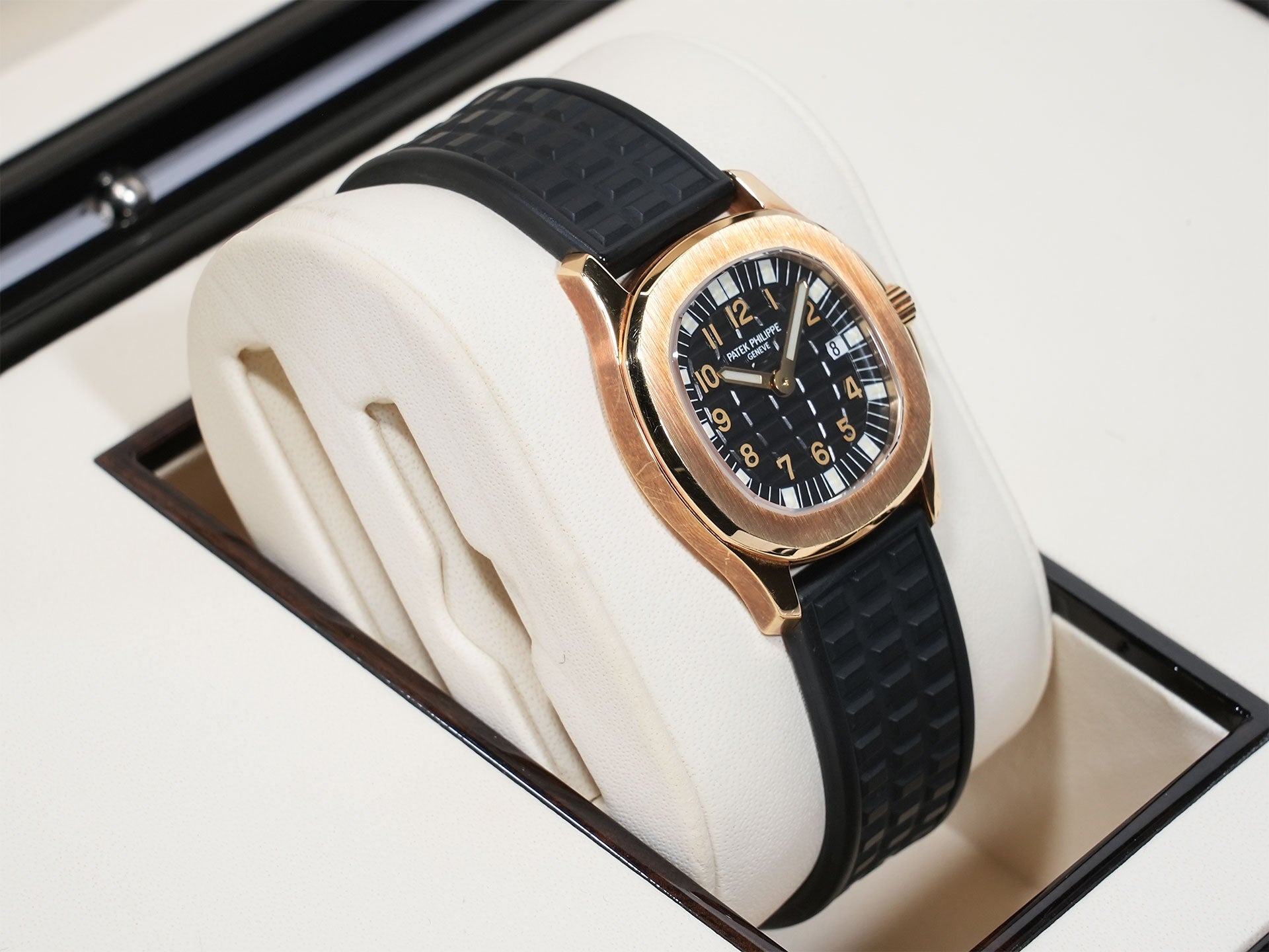 パテックフィリップ アクアノート Ref.4960J イエローゴールド ブラック文字盤 中古 dkzm4mip