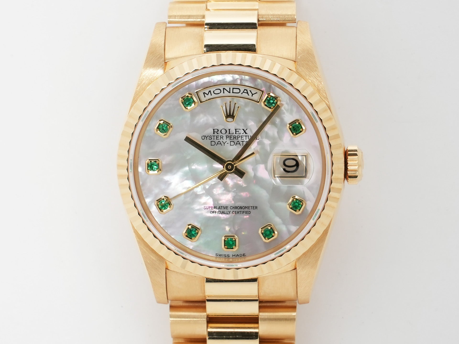 Rolex Day-Date 36 Ref. 18238NGE Yellow Gold White Mother-of-Pearl Dial Pre-owned 4nz9q73n