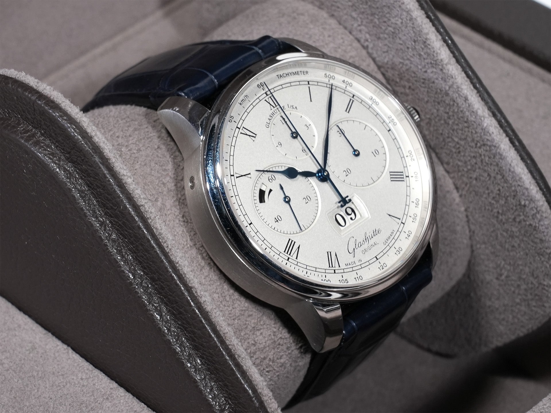 グラスヒュッテオリジナル セネタ クロノグラフ パノラマデイト Ref.1-37-01-02-03-30 プラチナ シルバー文字盤 中古 uywbou2s