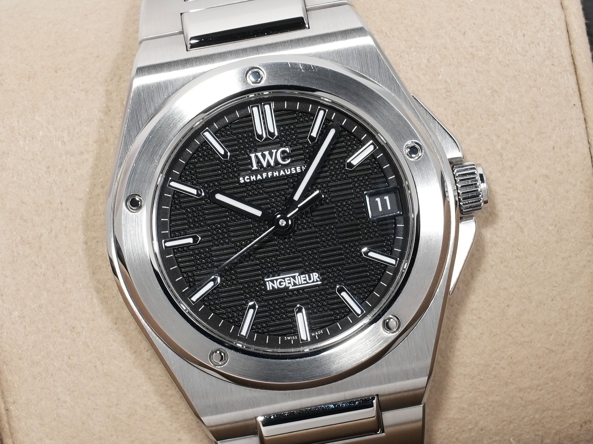 IWC Ingenieur Automatic 35 Ref.IW324906 Stainless Steel Black Dial Excellent Condition bt2x7osw