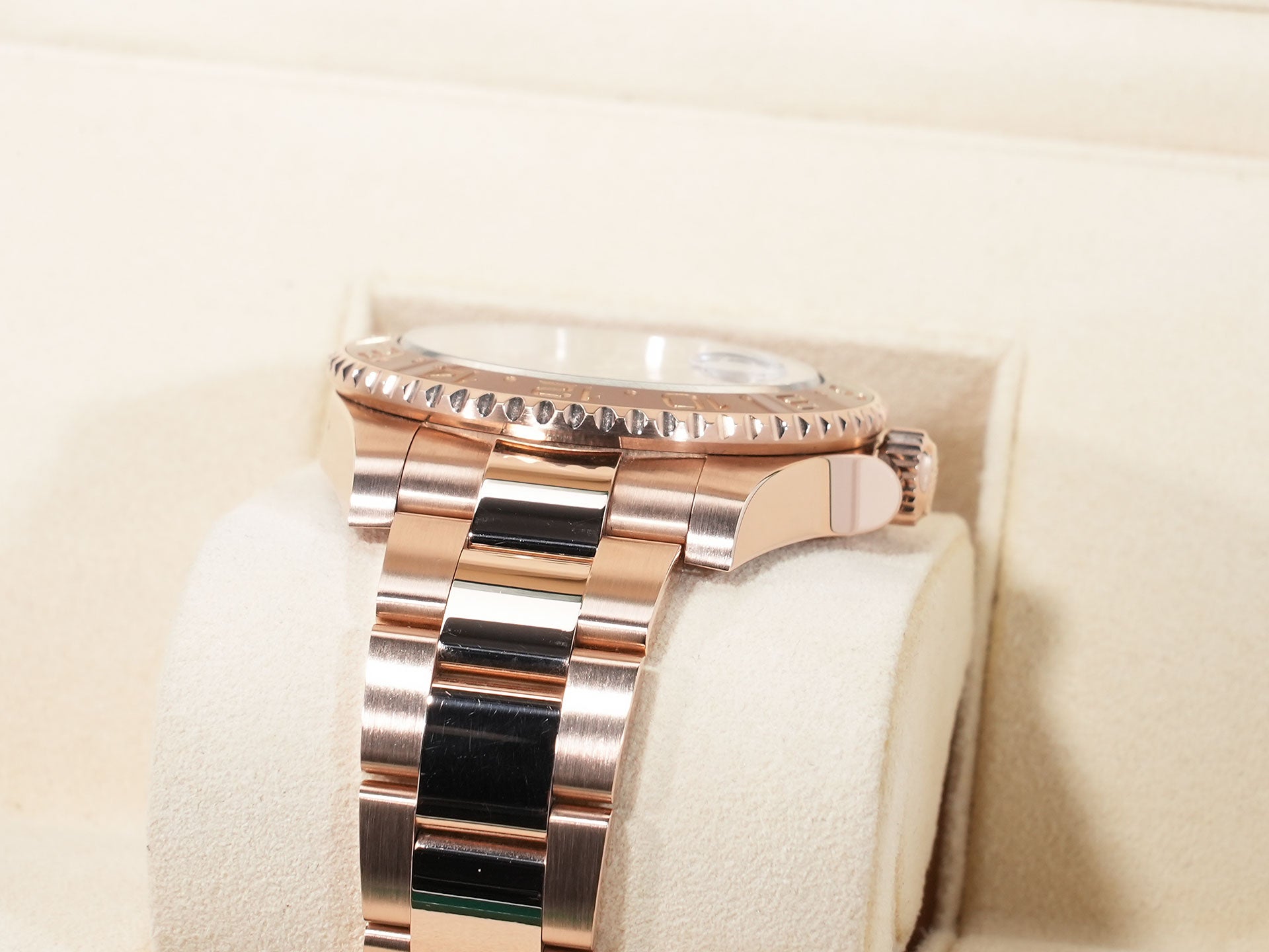 Rolex GMT-Master II Ref. 126715CHNR Everose Gold Black Dial Oyster Bracelet Pre-owned r72s95f3