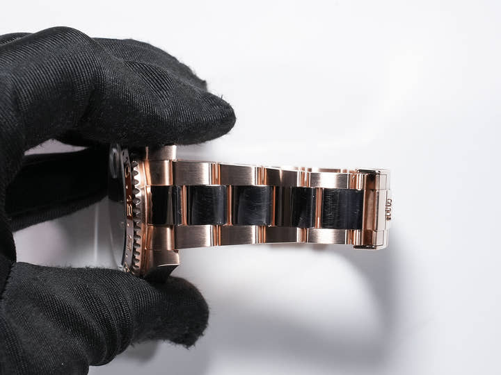 Rolex GMT-Master II Ref. 126715CHNR Everose Gold Black Dial Oyster Bracelet Pre-owned r72s95f3