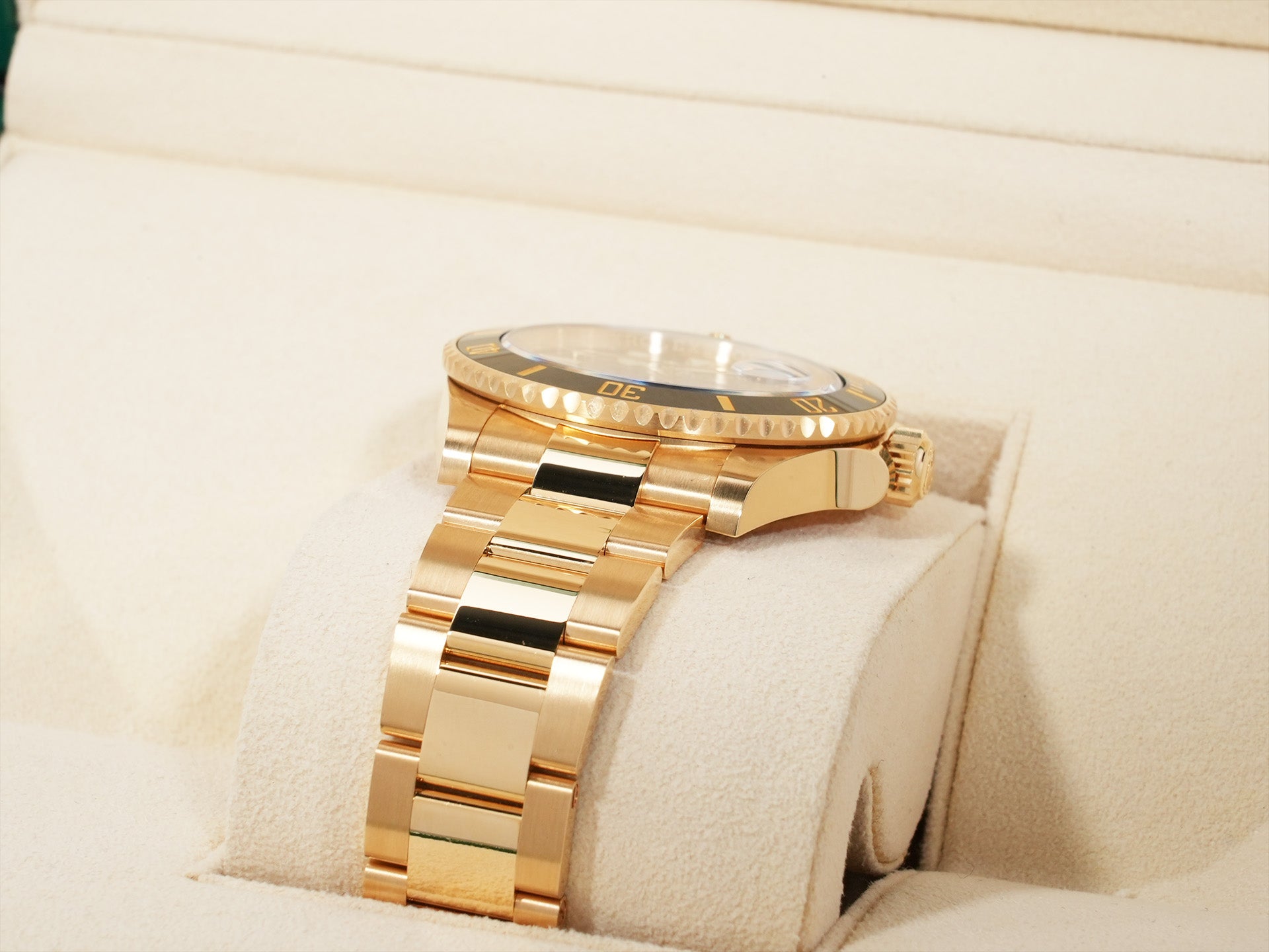 Rolex Submariner Date Ref. 126618LN Yellow Gold Black Dial Excellent Condition Pre-Owned 2ucu27wb