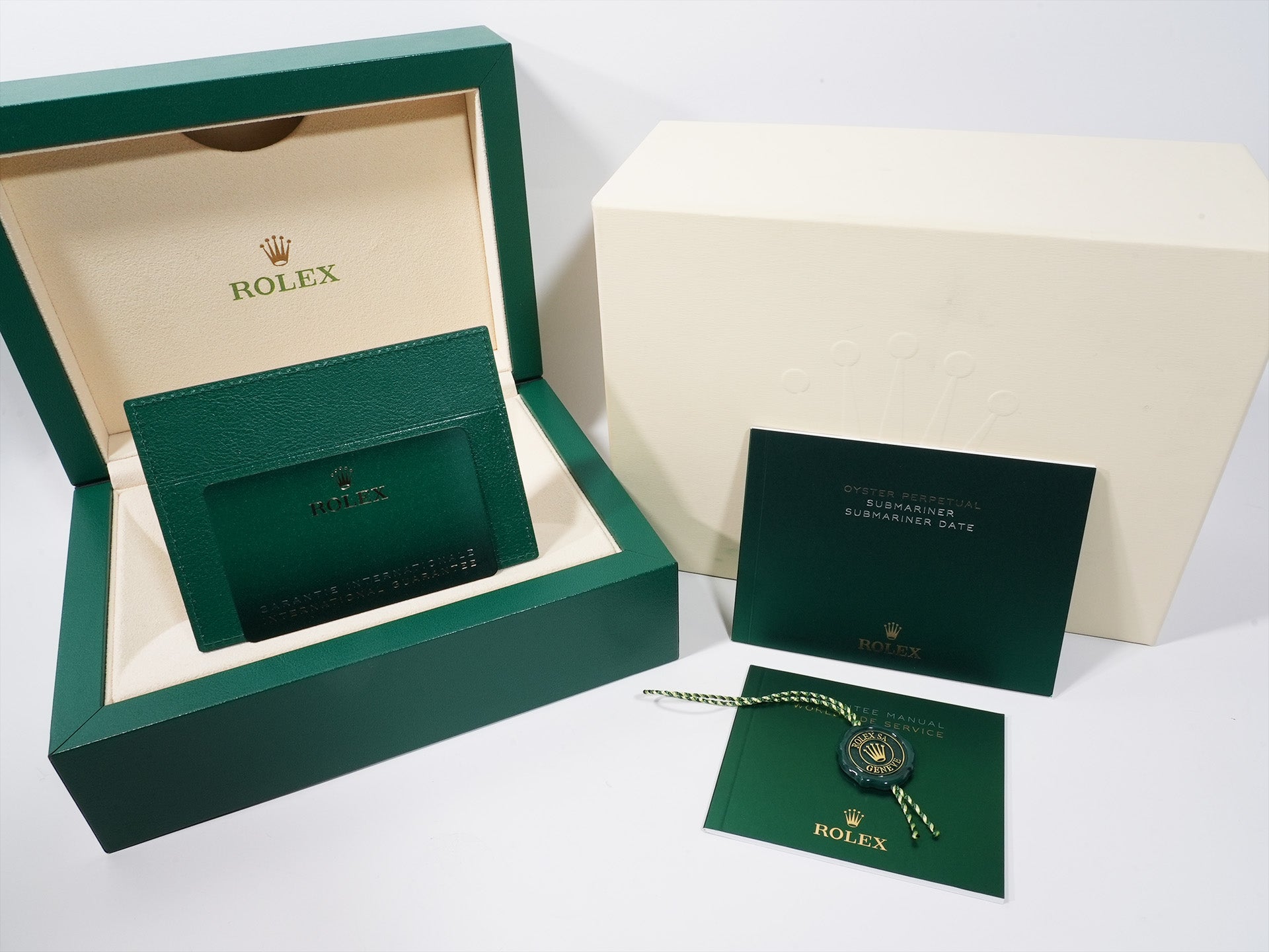 Rolex Submariner Date Ref. 126618LN Yellow Gold Black Dial Excellent Condition Pre-Owned 2ucu27wb